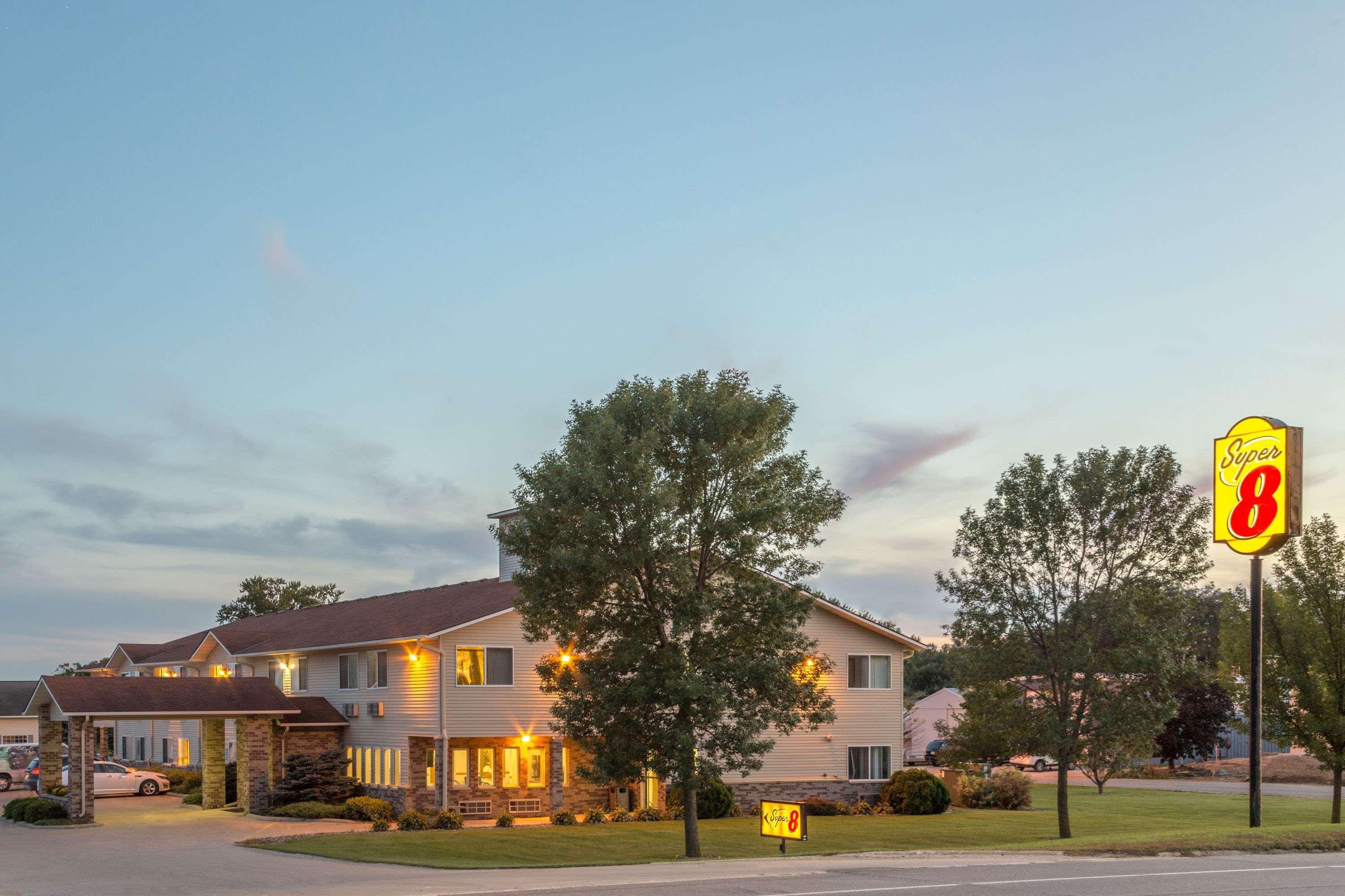 Super 8 By Wyndham Cresco Ia Hotel Eksteriør billede